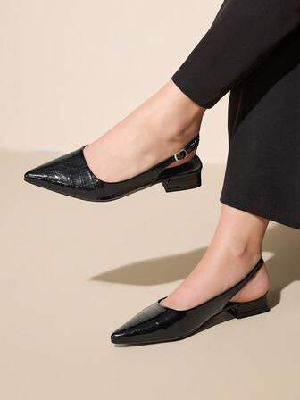 CUCCOO CURVES Sandalias planas de punta puntiaguda de moda con correa y hebilla en negro, talla grande