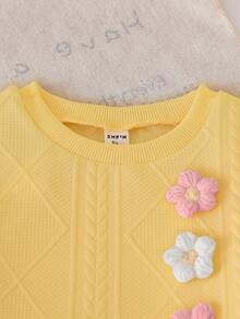 SHEIN Playful Pals 两件套少女可爱甜美针织提花粉色上衣和裤子套装，饰有3D立体花卉图案，适合日常和户外穿着，秋冬季节适用。 - 黃色 - 查看 4