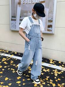 SHEIN 青少年男孩时尚休闲蓝色牛仔背带裤，适合儿童夏季穿着