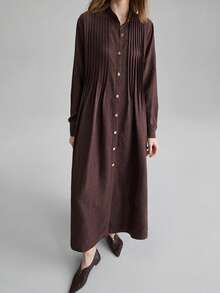 Ontre 2026SS Vestido largo de mujer de tela rígida sin estiramiento en color café oscuro y marrón, con diseño de rayas en la parte delantera, cuello redondo pequeño, cuello alto pequeño, ajuste relajado, doble solapa, decoración de botón de metal, serie de mujeres minimalista cómoda para negocios urbanos modernos y viajes en avión - Marrón - Ver 6