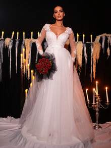 Glamrae 优雅奢华的刺绣蕾丝和网纱透视长袖鱼尾长裙，裙摆呈喇叭形，适合婚礼、派对、度假、晚宴、蜜月、情人节等场合。 - 米色 - 查看 2