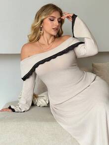 Modelyn Elegante abito lungo con spalle scoperte, manica lunga, lavorazione a maglia e dettagli in pizzo, abbigliamento casual da casa per donne curvy, adatto per l'autunno/inverno - Beige - Visualizzare 1