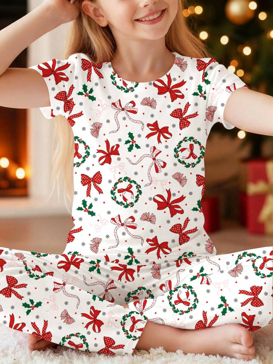 白色圣诞系列,圣诞蝴蝶结,圣诞花环,植物图案印花,少女休闲简约舒适柔软短袖睡衣套装,贴身舒适,适合圣诞睡衣派对,女童睡衣套装,红色圣诞睡衣,贴身单件睡衣,短袖贴身两件套睡衣,圣诞睡衣 - 彩色 - 查看 1