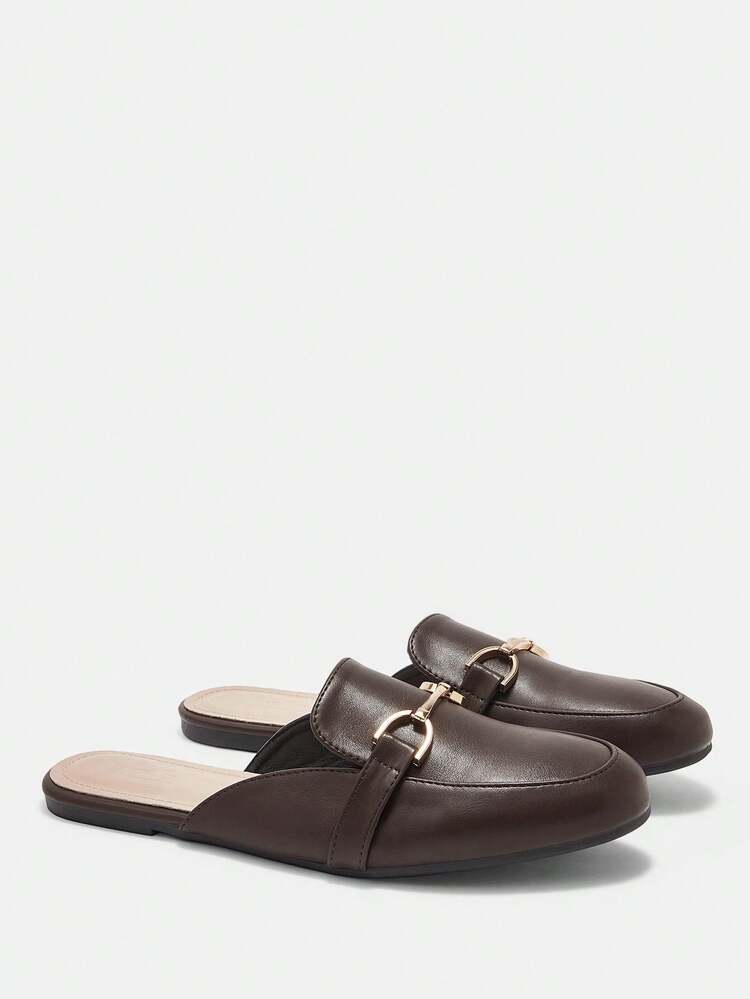 CUCCOO CURVES Femmes Larges Chaussures Plates Confortables de Ville Couleur Café avec Boucle Métallique, Grandes Tailles
