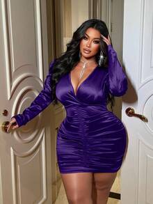 NU&NOW 大码性感纯色深V领褶皱紧身连衣裙 - 紫色 - 查看 4