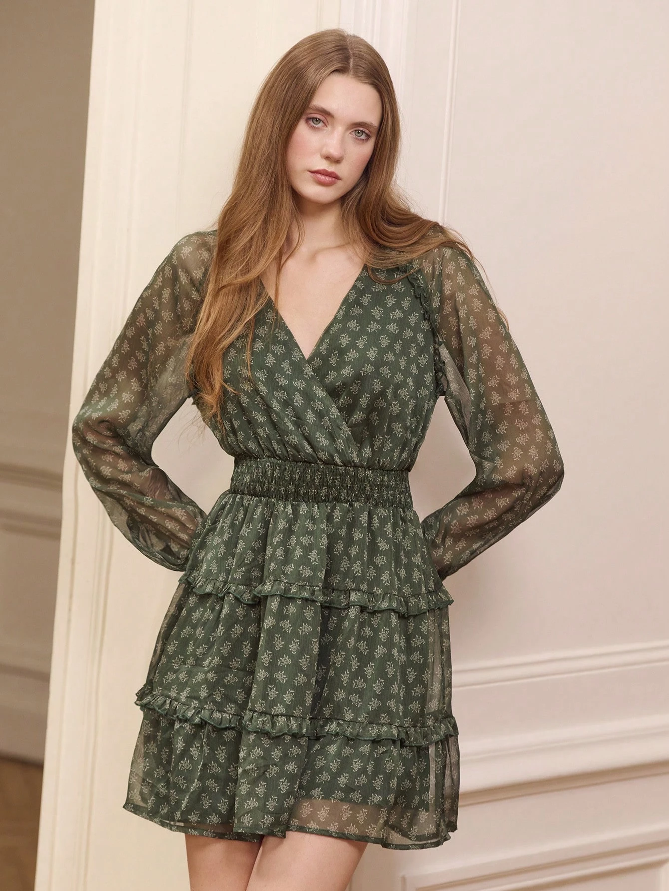Robe mini à imprimé floral romantique avec détails volantés. Vêtements d'automne pour femmes. Robe d'automne. Vêtements d'automne et d'hiver pour femmes
