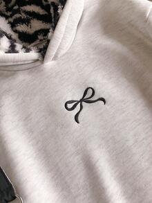 一件装少女斑马纹保暖内衬卫衣，饰有精致蝴蝶结刺绣，舒适百搭，适合日常穿着，无论是上学还是通勤。 - 淺灰色 - 查看 4