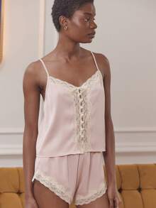lacRébo 粉色缎面睡衣套装，含蕾丝边吊带背心和荷叶边短裤 - 藕粉色 - 查看 2
