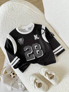 SHEIN Playful Pals Camiseta de manga larga con cuello redondo y estampado de letras en estilo deportivo de color contrastante para niños pequeños, una prenda casual y elegante adecuada para todas las estaciones - Negro - Ver 3