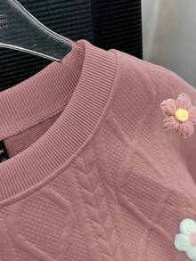 GlowEve 女士时尚纯色纹理装饰钩编3D立体花卉圆领落肩长袖开衩下摆宽松休闲卫衣 - 藕粉色 - 查看 6