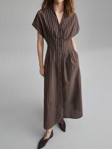 Ontre 2026春夏女装红色混纺仿针织面料，柔软舒适保暖，百搭廓形，圆领短袖长款直筒连衣裙，多功能都市休闲商务通勤高品质机场穿搭，舒适柔软，四季皆宜，早春必备，适合节日场合。 - 棕色 - 查看 6