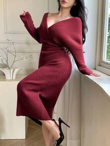 DAZY 女士纯色重叠V领蝙蝠袖长袖修身优雅针织连衣裙，秋冬款 - 酒紅色 - 查看 4