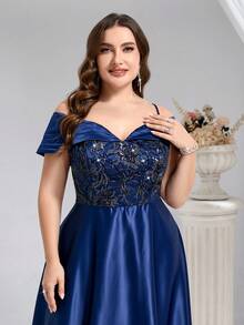 Coutiva 大码女士花卉亮片露肩正式晚礼服 - 藏蓝色 - 查看 4