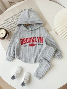 SHEIN طقم هوديي مطبوع بحرف جرافيك كاجوال محبوك وبنطلون خصر مطاطي للبنات الصغيرات - متعدد الألوان - مشاهدة 8