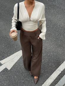 Siren Gaze 2025秋冬新款暖杏色深V褶皱长袖修身女式T恤，女士时尚通勤褶皱腰部喇叭袖短款针织罗纹舒适休闲修身V领长袖T恤，复古风格，适合教师、工作和商务休闲场合，冬季女士休闲春季深V领上衣 - 杏色 - 查看 6