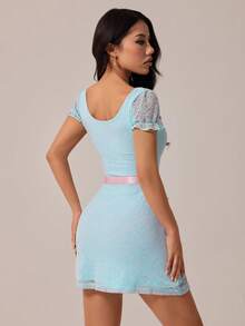 SHEIN PETITE 女式方领短袖腰系带蕾丝优雅迷你连衣裙 - 淺藍色 - 查看 2