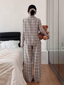 SHEIN 女士格子泡泡纹理翻领上衣和裤子睡衣套装，柔软舒适，格子图案，纽扣开襟，棕色，两件套，冬季服装 - 彩色 - 查看 2