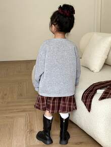 SHEIN 女童休闲字母印花长袖圆领卫衣和格子迷你裙套装 - 彩色 - 查看 2