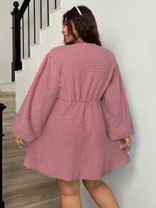 SHEIN EZwear 加大码格子泡泡袖蝴蝶结长袖娃娃裙 - 紅色 - 查看 2