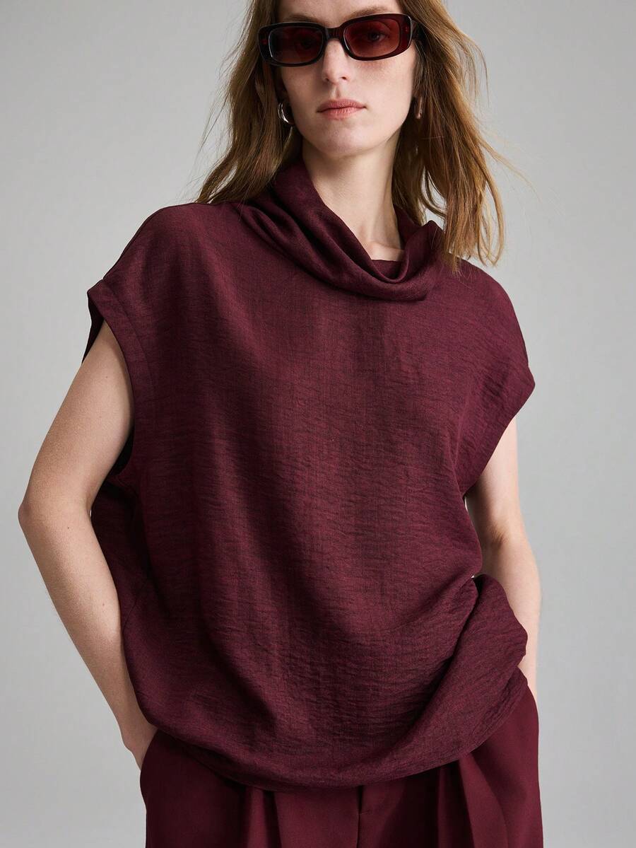 Ontre 2026春夏女士酒红色和栗红色面料高领叠层设计蝙蝠袖无袖衬衫，现代都市休闲商务办公装，低调优雅高品质机场简约舒适系列上衣