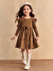 SHEIN 这款时尚的女童连衣裙，短袖和长袖款式，可与家人搭配穿着，蝴蝶结设计展现女孩天真可爱的风格，适合秋冬季节穿着。 - 棕色 - 查看 3