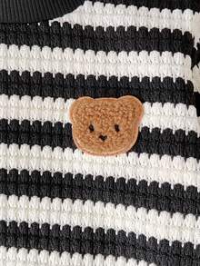 SHEIN Playful Pals 男婴春秋季条纹圆领长袖上衣，饰有可爱小熊图案，搭配纯蓝色修身长裤，休闲套装，适合外出、居家、轻度运动和生日派对穿着。 - 黑色 - 查看 6