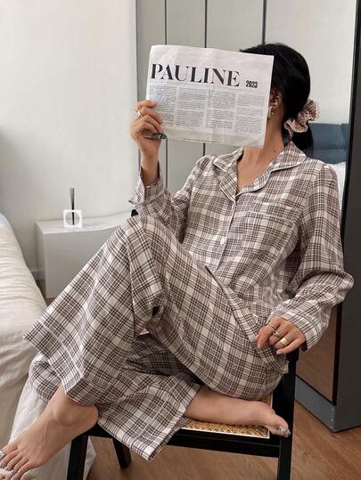 SHEIN Set pigiama da donna in tessuto a quadri con texture a bolle, composto da top con colletto e pantaloni. Pigiama morbido, set pigiama a quadri con bottoni, set pigiama marrone a due pezzi, abbigliamento invernale