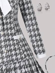 SHEIN Váy Jacquard dệt kim họa tiết hoa cỡ lớn và cỡ nhỏ dành cho nữ toát lên vẻ ngọt ngào, thanh lịch, dễ thương, sang trọng, lãng mạn và quyến rũ. Thiết kế nổi bật với họa tiết caro răng sói đen trắng kết hợp với nơ trắng lớn trang trí. Váy gồm tay dài và chân váy ngắn xếp ly. Độ dày tiêu chuẩn, không có chất liệu độn. - Màu tím hoa cà - Xem 4