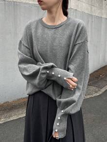 FRIFUL 女士纯灰色圆领落肩长袖串珠袖口开衩下摆宽松休闲百搭毛衣，秋冬款 - 深灰色 - 查看 6