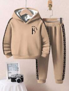 SHEIN 2 件套年轻男孩休闲酷炫简约字母图案印花宽松连帽长袖运动衫套装，适合秋冬季 - 彩色 - 查看 3