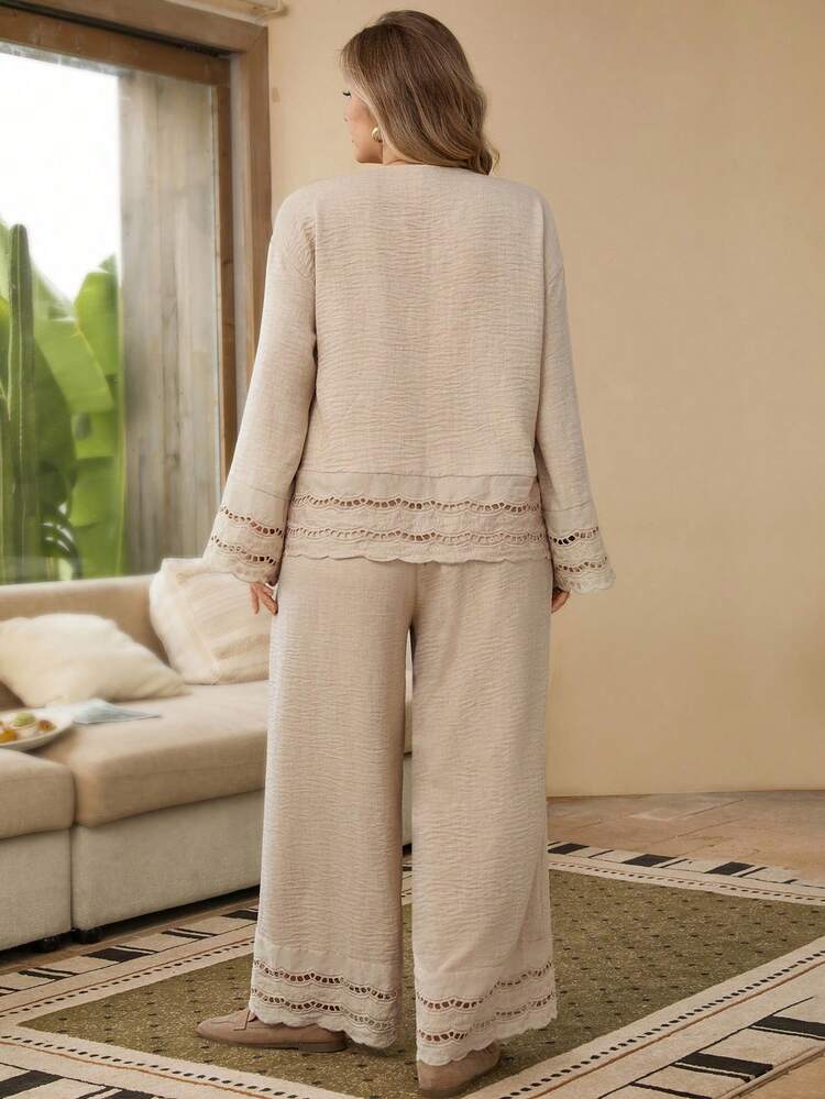 Conjunto de 2 piezas de top con amarres delanteros y pantalones con bordado y calados de talla grande