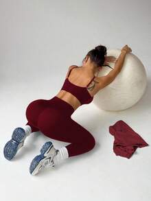 Dewbera 三件套纯色修身透气短款外套 - 无缝文胸和打底裤 - 酒紅色 - 查看 8