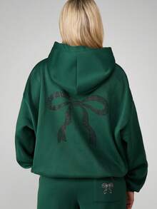 MISSGUIDED 女士森林绿超大款连帽卫衣，饰有刺绣蝴蝶结细节和烫金蝴蝶结图案后背印花，中间口袋休闲套头衫 - 綠色 - 查看 2