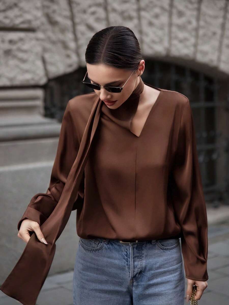 Ontre 2026春夏新款女士衬衫，棕色，不对称设计，缎面材质，高端简约优雅，都市时尚，适合情人节、度假、派对、节日、浪漫约会等场合，立领设计，纯色立领长袖镂空宽松优雅衬衫，时尚百搭流行女式衬衫 - 咖啡棕 - 查看 1