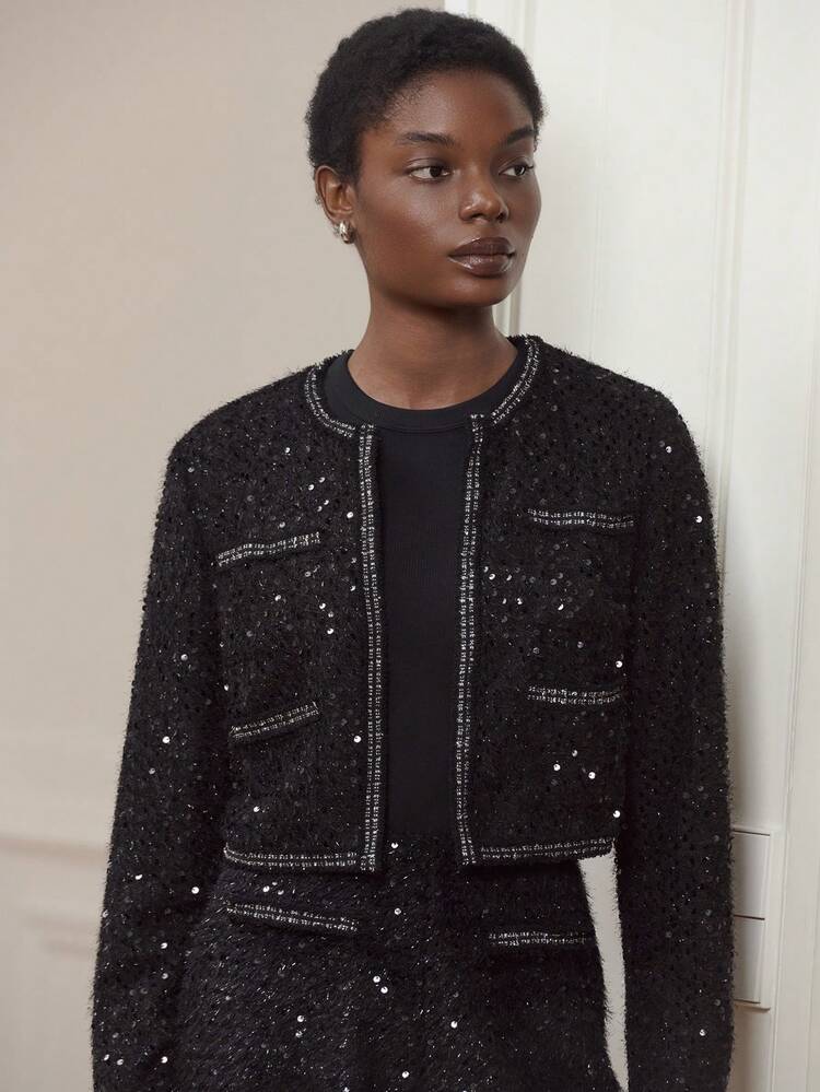 Veste courte style tweed noir avec paillettes subtiles et bordure contrastée - Tenue sophistiquée