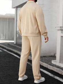 Manfinity CasualCool Bộ đồ thường ngày cho nam có áo khoác nam màu trơn có khóa kéo phía trước và quần có dây rút ở eo - Màu Khaki - Xem 2
