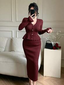 DAZY 2件套优雅荷叶边修身美人鱼裙和毛衣套装，女士 - 酒紅色 - 查看 6