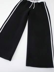 SHEIN 两件套，少女休闲黑色针织短款连帽衫，胸前印花，搭配抽绳腰带针织直筒运动裤，适合日常穿着、外出、旅行等各种休闲场合，适合8-12岁女孩。 - 黑色 - 查看 9