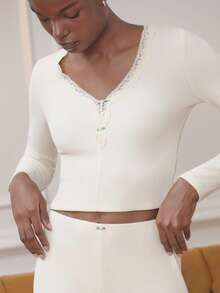 lacRébo White Cozy Ribbed Pajama Set With Lace-Trimmed Neckline And Delicate Flower Details - Soft And Feminine Sleepwear White Soft Sleepwear - Beige - View 2