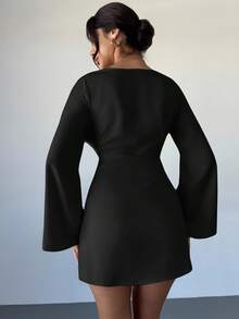 Firerie 杏色船领喇叭袖收腰褶皱连衣裙，适合办公室穿着；新款秋冬简约优雅通勤连衣裙；杏色缎面不对称褶皱领喇叭袖通勤办公室优雅时尚连衣裙；秋季女士外套；婚礼宾客礼服 - 黑色 - 查看 7