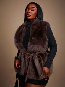 Radiana 大码女式无袖束腰人造皮草外套，适合性感妩媚的职场女性、舞会、晚宴、情人节、邮轮旅行、通勤、商务、复古、派对、度假、外出、老钱风、层次丰富的穿搭、约会之夜、聚会、极简主义、生日、正式场合、辣妹风、伊比沙岛风、纳什维尔风、休闲、低调、时尚、休闲、购物、街头风、外出等各种场合，凸显身材，秋冬季完美展现您的曲线。 - 咖啡棕 - 查看 3