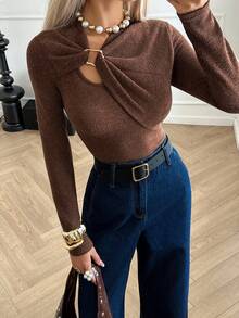 Siren Gaze 柔软不对称垂褶镂空金属扣装饰长袖T恤 - 棕色 - 查看 4