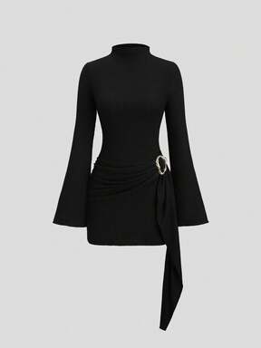Sweetra Robe midi moulante à manches évasées, col montant et taille cintrée, style minimaliste pour femmes