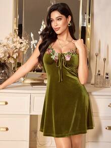 SHEIN Chic Velvet Green Mini Sleep Dress With Embroidered Floral Detail And Sleeveless Spaghetti Straps - Green - View 7