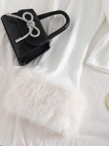 这款专为少女设计的新款长袖吊带露肩蝴蝶结上衣现已上市。它舒适、时尚、优雅、甜美、可爱、活泼、独特，是日常穿搭的必备单品。 - 白色 - 查看 5