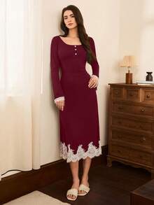 Moireta 女士优雅浪漫撞色蕾丝边饰纽扣前开衩舒适长袖睡裙，冬季 - 酒紅色 - 查看 3