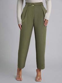 PETITE Pantalones negros casuales de cintura alta con detalles plisados y cinturón - Verde militar - Ver 4