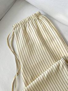 SHEIN PETITE 1件装 女士黄色返校通勤条纹休闲泡泡褶皱面料超低腰抽绳弹力腰直筒裤，休闲浪漫 - Butter Yellow - 查看 4