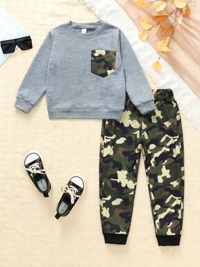 SHEIN 2pcs/Set Young Boy Casual Sports Streetwear Cute Camo Pocket Hoodie + Camo Pants, Suitable For Daily Wear, School, Outings, Sports, Spring/Summer, Providing Multiple Matching Options For Toddler Boys. The Overall Design Is Simple And Generous, Comfortable And Fashionable To Wear. This Outfit Set Will Be A Practical And Stylish Choice In The Toddler Boys Wardrobe For Back To School Season