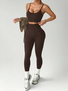 Dewbera 3 Stücke Damen Set: Locker geschnittenes Crop T-Shirt mit Drop Shoulder und Langarm, nahtloser Wireless-BH und Hohe Taille Leggings Sportoutfit - Braun - Übersicht 8